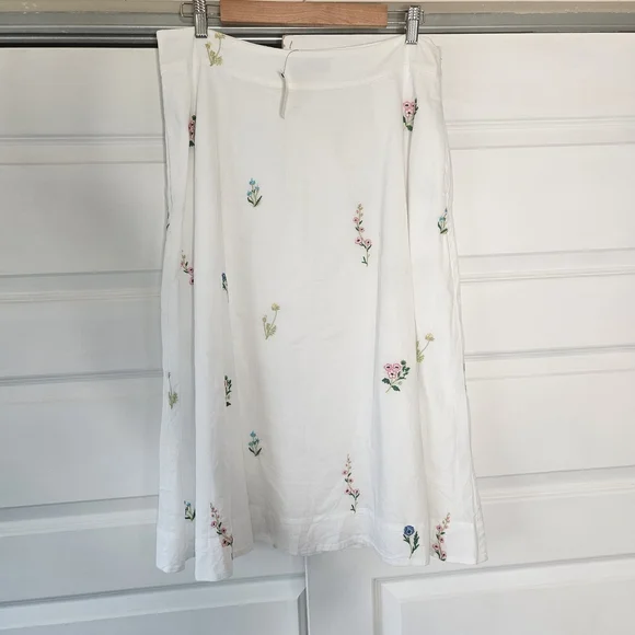 NWT Talbots Embroidered Midi Skirt - Tossed Wildflowers - Size 12 - Picture 3 of 8